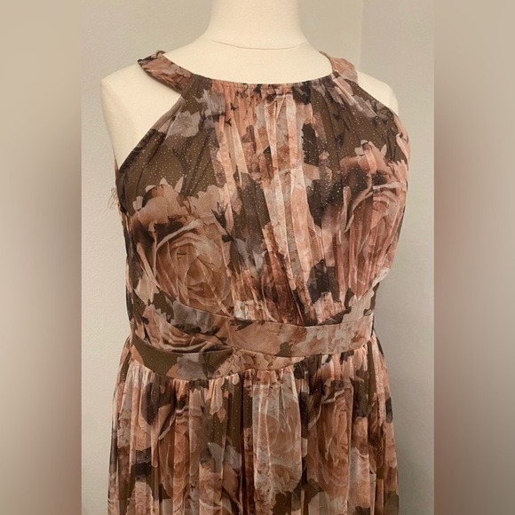 Plus Dress - Picture 5 of 5